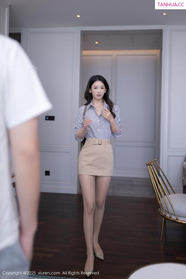 唐安琪  [XiuRen]高清写真图 2025.02.24 No.9928 唐安琪 丝袜美腿第2张图片
